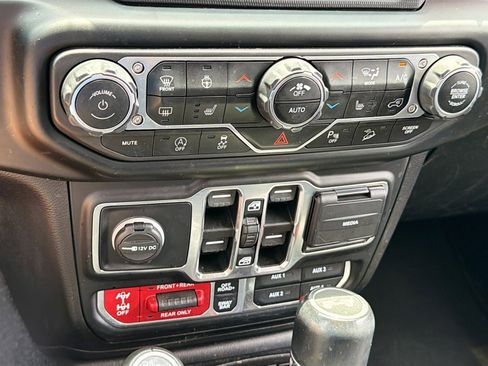 Used 2021 Jeep Wrangler Unlimited Rubicon AWD/4WD image 16