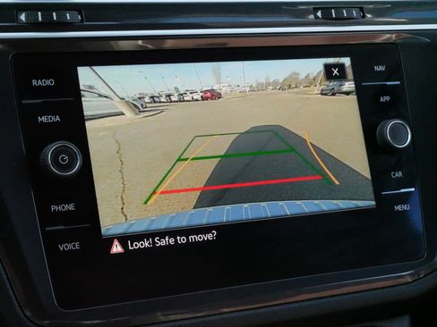 Certified 2024 Volkswagen Tiguan SEL R-Line image 30