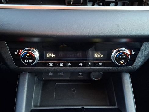 Used 2024 Mitsubishi Outlander SE image 15