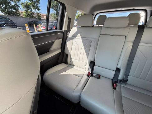 Used 2025 Hyundai Santa Fe SEL FWD image 40