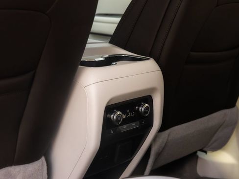 Used 2025 GMC Acadia Denali AWD/4WD image 29