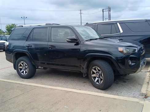 Used 2018 Toyota 4Runner TRD Off-Road Premium AWD/4WD image 4