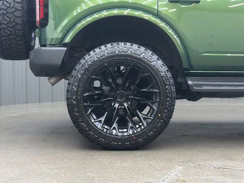 Used 2025 Ford Bronco Outer Banks AWD/4WD image 12