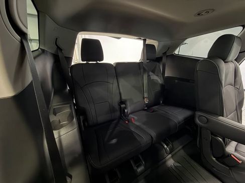 Used 2021 Buick Enclave Avenir w/ Avenir Technology Package FWD image 15