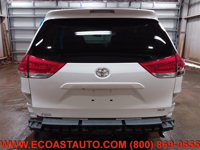 Used 2012 Toyota Sienna XLE w/ Entertainment Pkg FWD image 8
