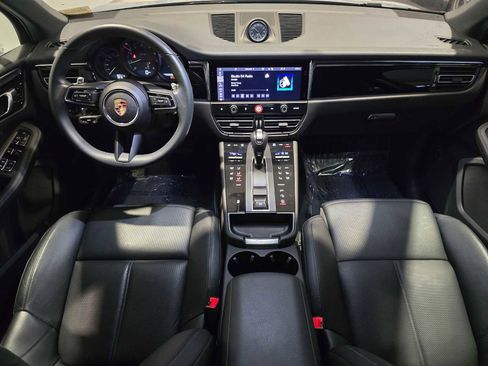 Used 2025 Porsche Macan AWD/4WD image 19