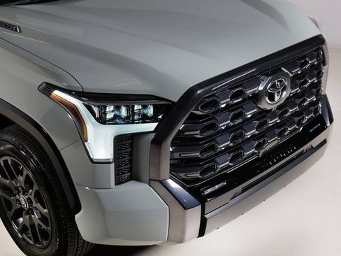 Used 2025 Toyota Tundra Platinum AWD/4WD image 33