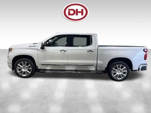 Used 2022 Chevrolet Silverado 1500 High Country w/ High Country Premium Package AWD/4WD image 8