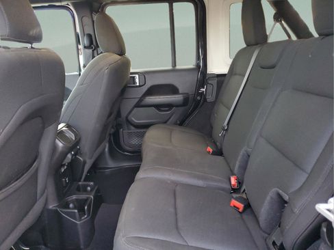 Used 2020 Jeep Wrangler Unlimited Sahara image 8