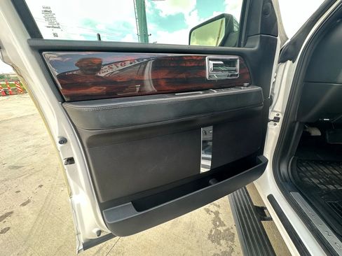 Used 2016 Lincoln Navigator Reserve image 39