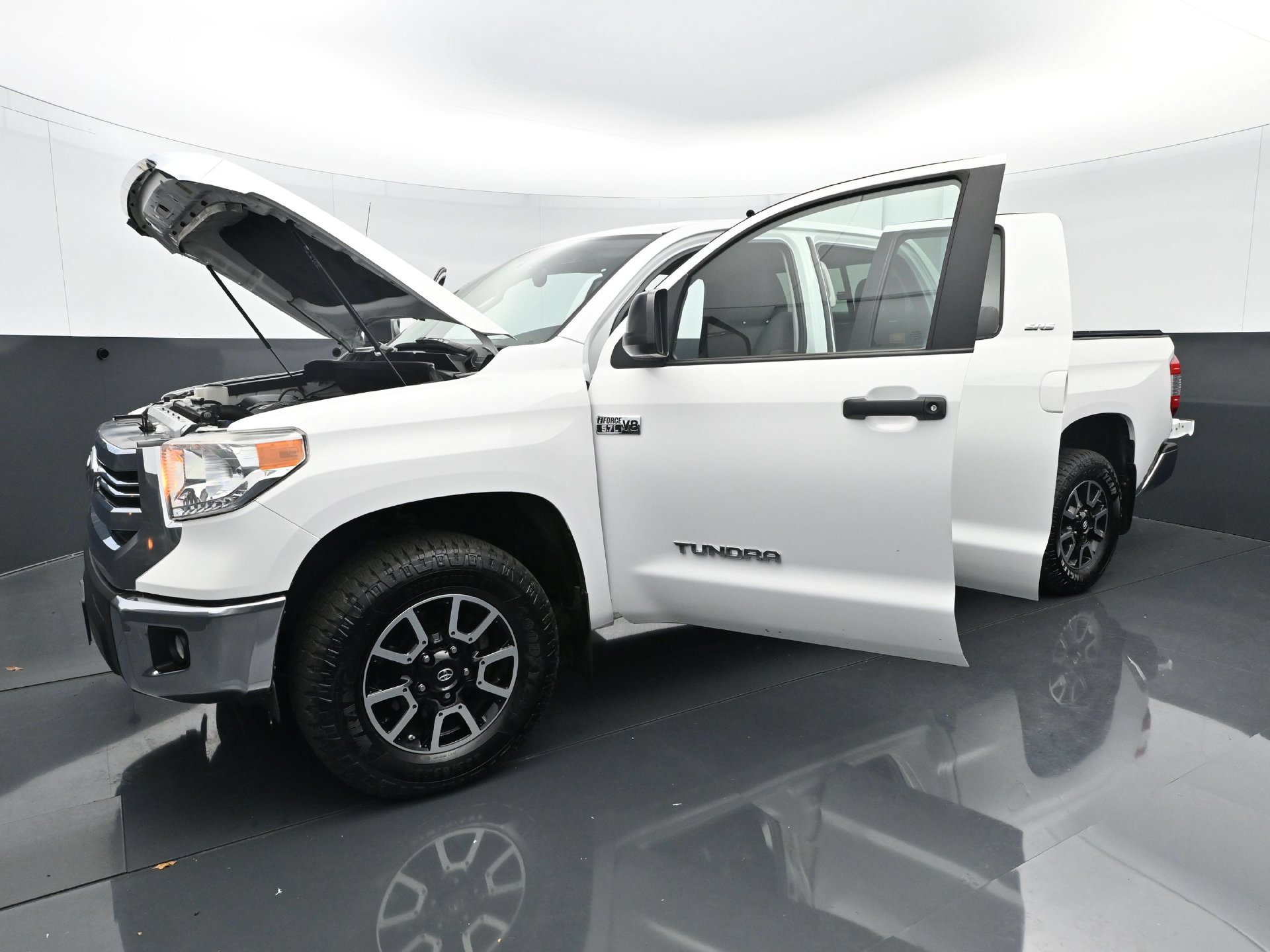 Used 2017 Toyota Tundra SR5 w/ TRD Off Road Package AWD/4WD image 24