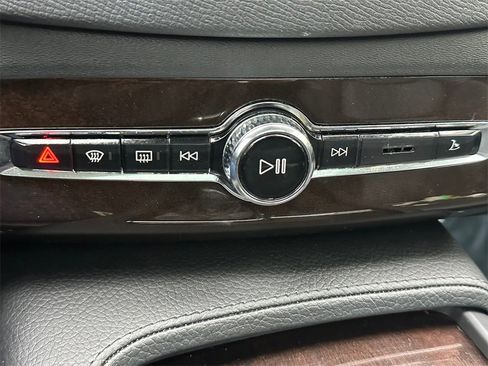 Used 2019 Volvo XC90 T6 Momentum w/ Protection Package Premier image 30