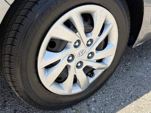 Used 2018 Hyundai Elantra SE w/ Cargo Package FWD image 25