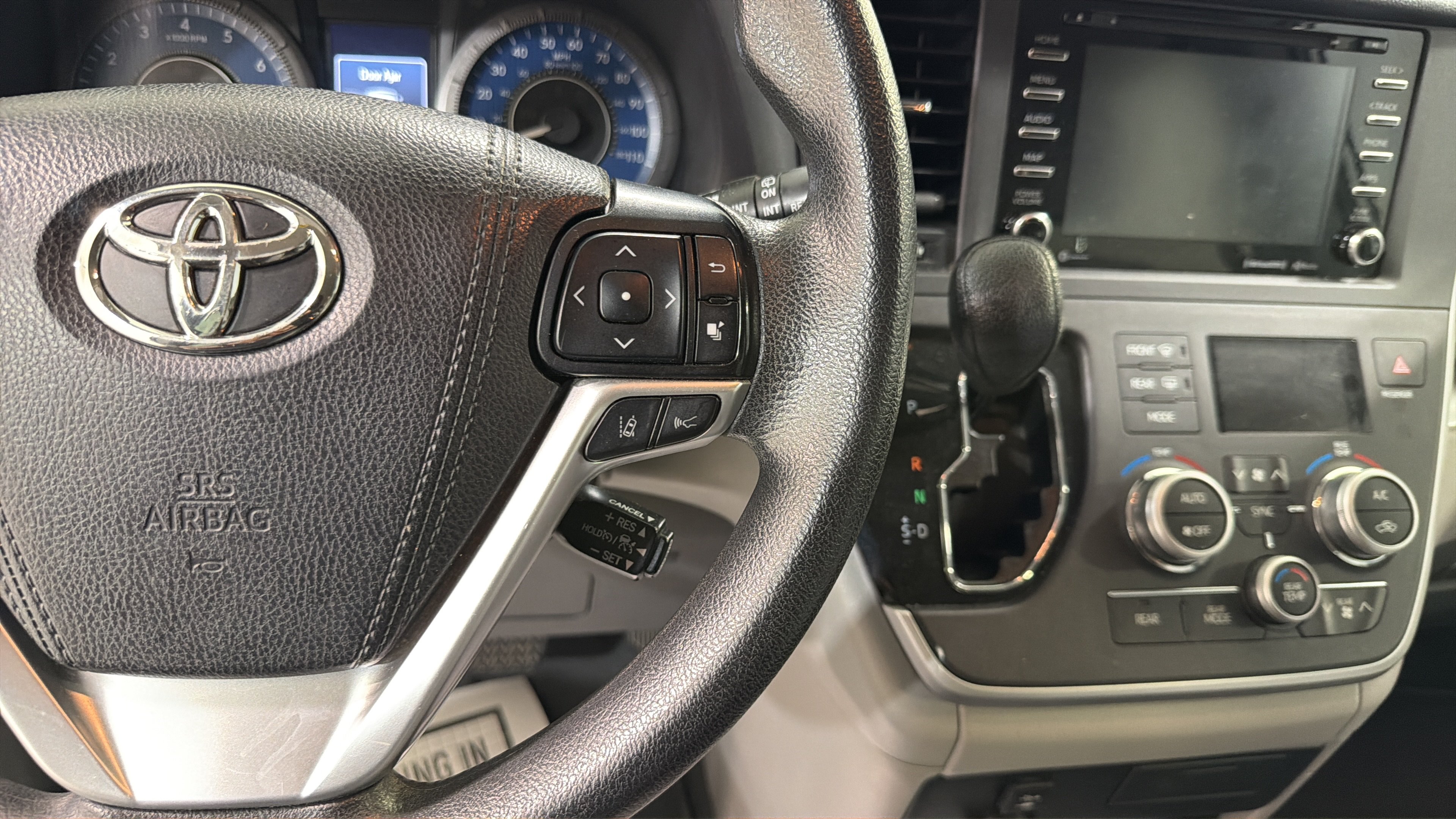 Used 2020 Toyota Sienna LE FWD image 14