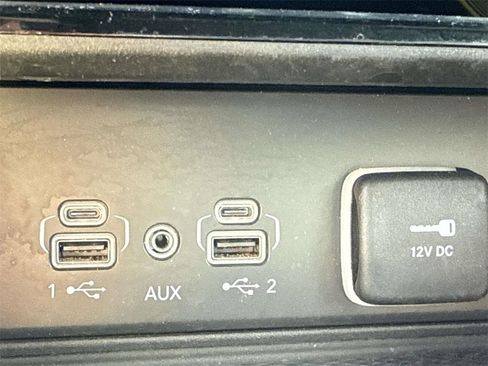 Used 2023 Jeep Grand Cherokee Limited w/ Luxury Tech Group II image 24