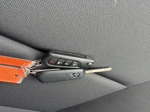 Used 2025 Toyota Corolla LE image 30