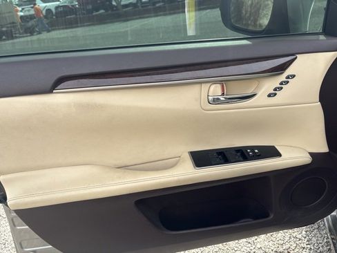 Used 2018 Lexus ES 350 w/ Navigation System Package image 5