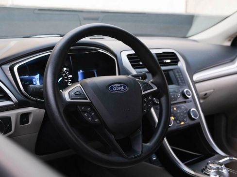 Used 2018 Ford Fusion SE image 21
