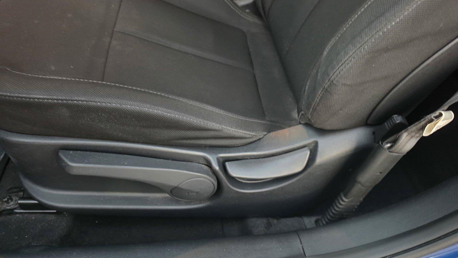 Used 2017 Hyundai Veloster Value Edition FWD image 12