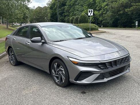 New 2025 Hyundai Elantra SEL image 3