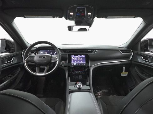 New 2025 Jeep Grand Cherokee L Altitude image 6