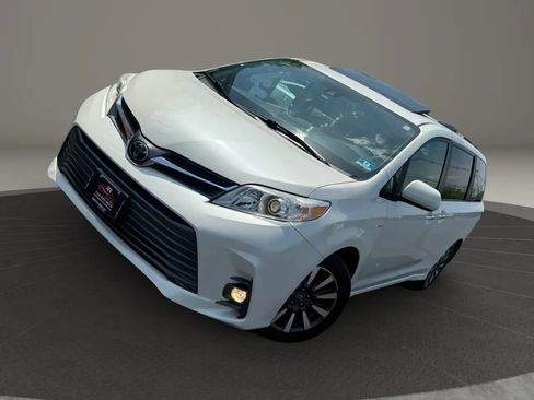 Used 2018 Toyota Sienna XLE w/ XLE Navigation Package AWD/4WD image 60