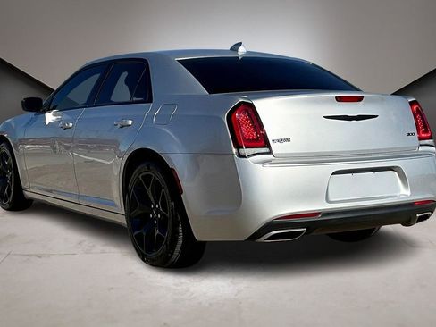 Used 2023 Chrysler 300 Touring w/ Sport Appearance Package image 4