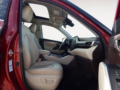 Used 2021 Toyota Highlander Limited image 15