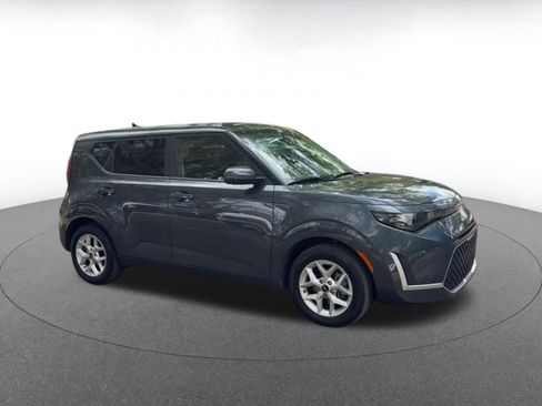 Used 2025 Kia Soul LX w/ LX Technology Package image 2