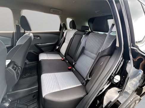 Certified 2023 Nissan Rogue SV FWD image 19