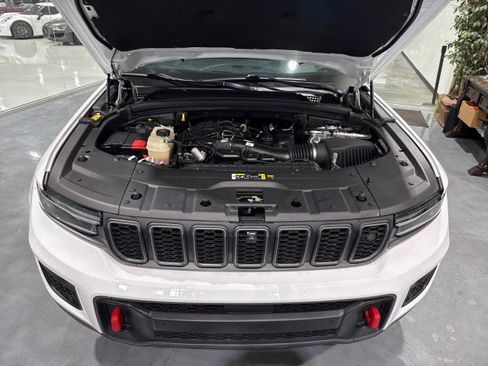 Used 2022 Jeep Grand Cherokee Trailhawk w/ ADV Protech Group II AWD/4WD image 39