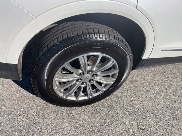 Used 2018 Cadillac XT5 Luxury w/ Driver Awareness Package AWD/4WD image 17