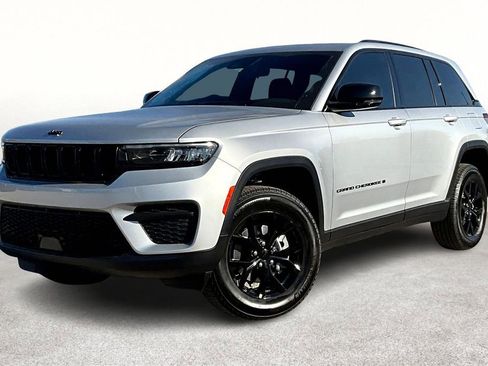 New 2025 Jeep Grand Cherokee Altitude image 2