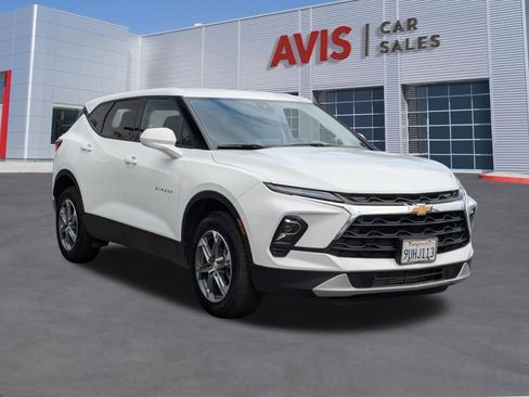 Used 2025 Chevrolet Blazer LT AWD/4WD image 3