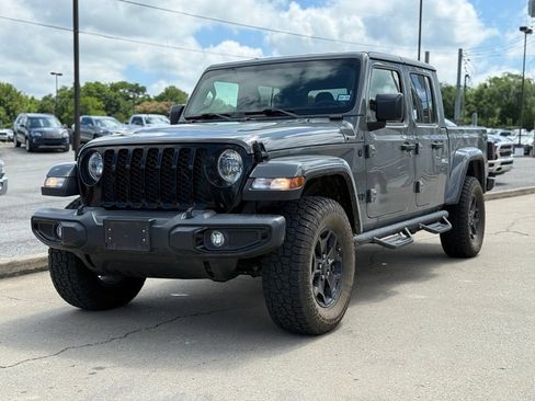 Used 2021 Jeep Gladiator Sport AWD/4WD image 2
