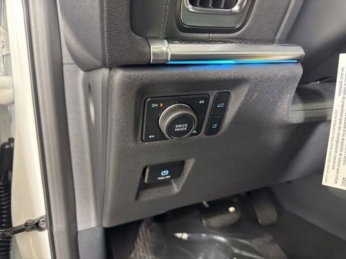 New 2025 Ford Expedition Platinum w/ Stealth Appearance Package image 17