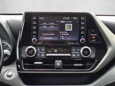 Used 2020 Toyota Highlander LE FWD image 14