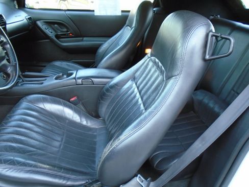 Used 2002 Chevrolet Camaro Z28 RWD image 9
