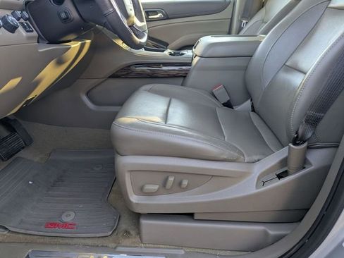 Used 2017 GMC Yukon SLT w/ Premium Edition image 13