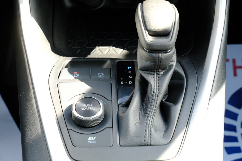 Used 2021 Toyota RAV4 LE AWD/4WD image 27