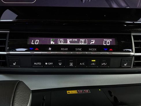 Used 2025 Toyota Sienna XLE FWD image 34