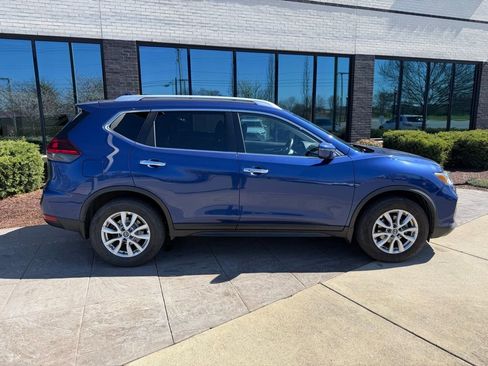 Used 2019 Nissan Rogue SV image 3