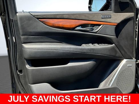 Used 2020 Cadillac Escalade ESV Luxury RWD image 25