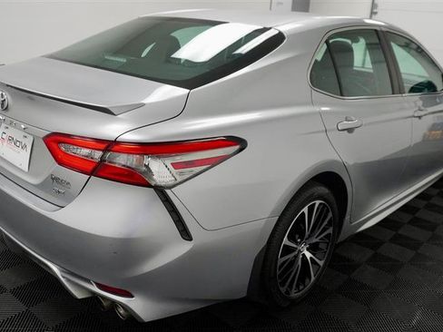 Used 2018 Toyota Camry SE image 7