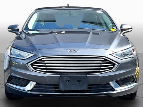 Used 2018 Ford Fusion SE w/ Fusion SE Technology Package FWD image 4