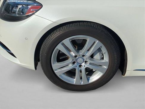 Used 2017 Mercedes-Benz S 550 Sedan image 25