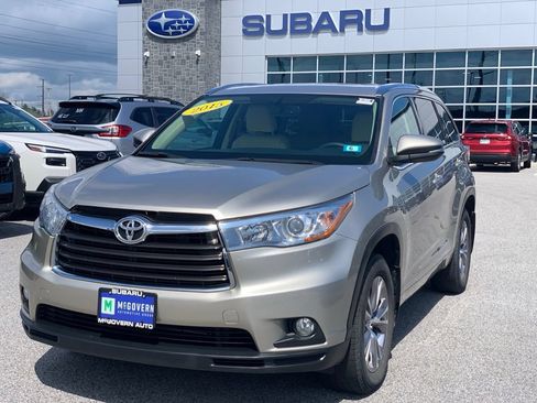 Used 2015 Toyota Highlander XLE AWD/4WD image 3
