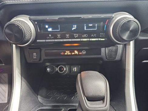 Used 2023 Toyota RAV4 LE FWD image 20