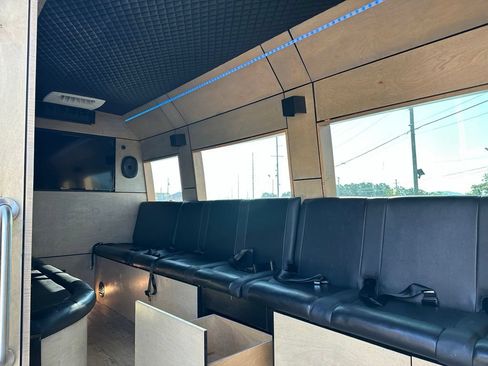 Used 2016 Mercedes-Benz Sprinter 2500 image 7