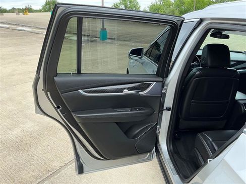 Used 2020 Cadillac XT6 Premium Luxury FWD image 30